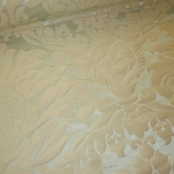 Beacon Hill Savannah Belle Ice Damask Fabric - Picture 4 of 16